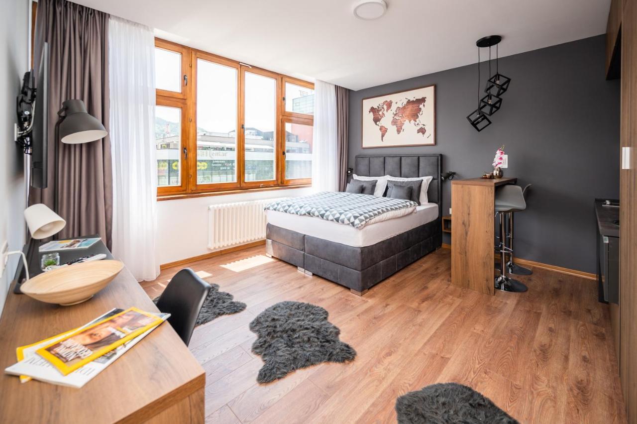 Modern And Bright Apartments - Main Street サラエヴォ エクステリア 写真