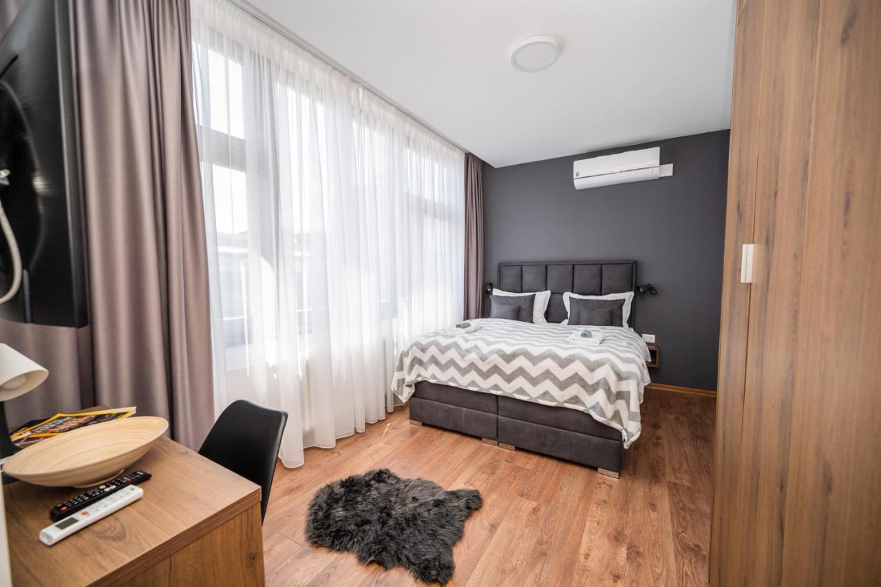 Modern And Bright Apartments - Main Street サラエヴォ エクステリア 写真